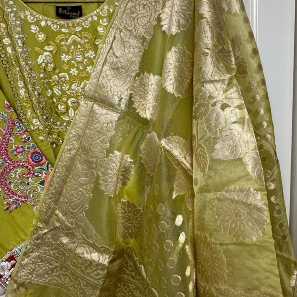 Embroidered mehendhi Traditional Pakistani 3 piece shalwar kameez - Picture 3 of 6